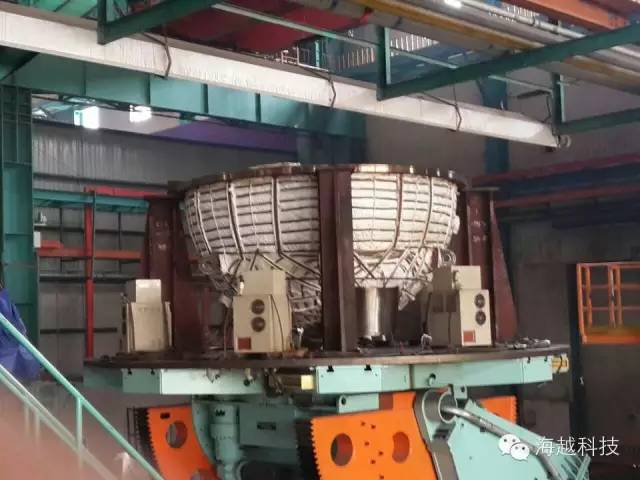 封頭預(yù)熱和消氫處理  封頭直徑2000mm，厚100mm  預(yù)熱150攝氏度，消氫320攝氏度  加熱工裝形式：采用感應(yīng)加熱電纜沿工件外圍均勻纏繞。  加熱時(shí)間：預(yù)熱30~40分鐘，消氫2~3小時(shí)